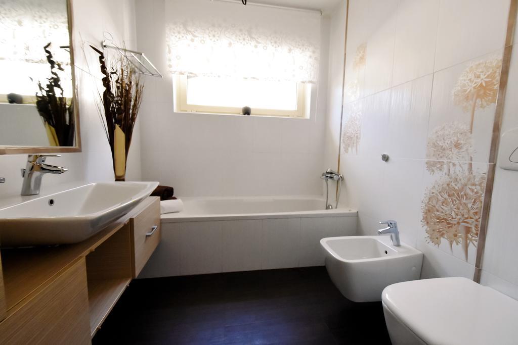 Apartment And Rooms Hisa Sonca Кобарід Номер фото