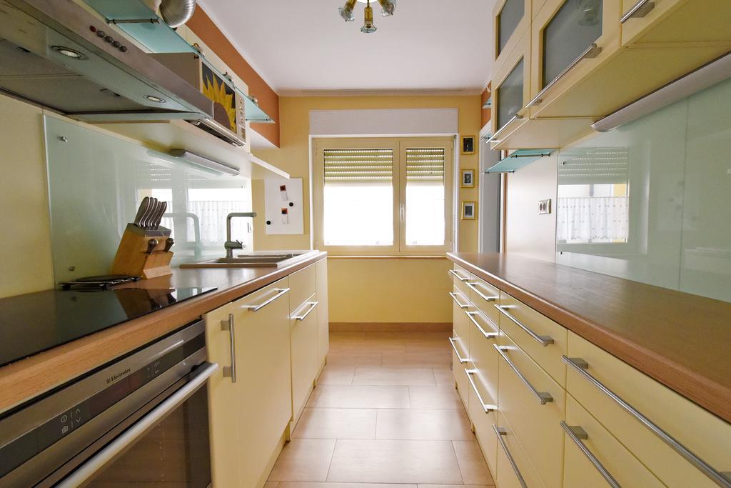 Apartment And Rooms Hisa Sonca Кобарід Номер фото