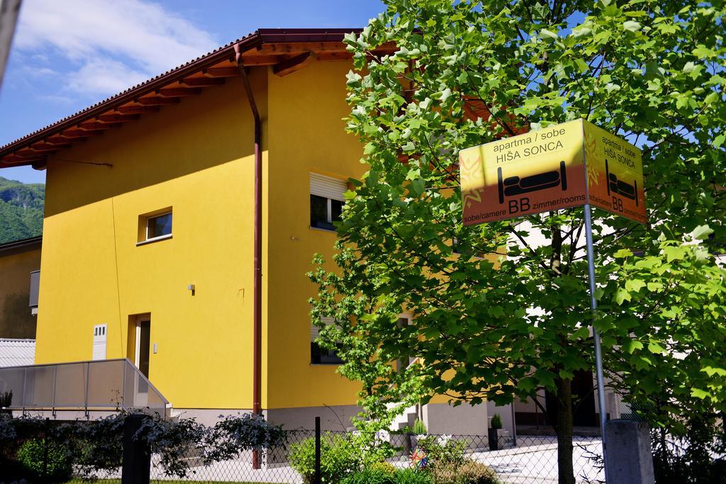 Apartment And Rooms Hisa Sonca Кобарід Номер фото